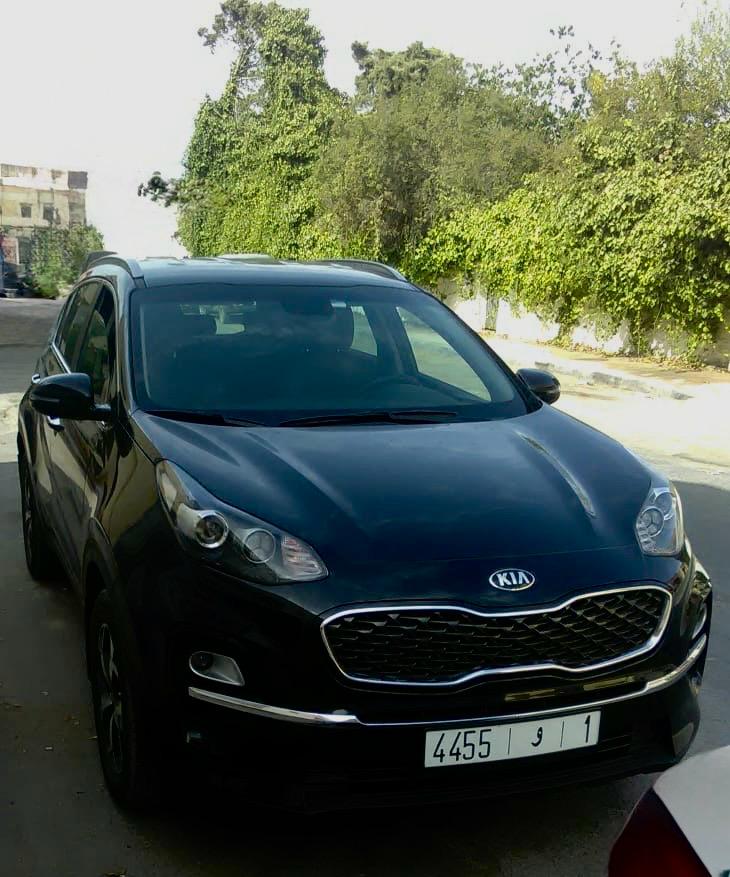 Client boarding a private VTC taxi in Casablanca